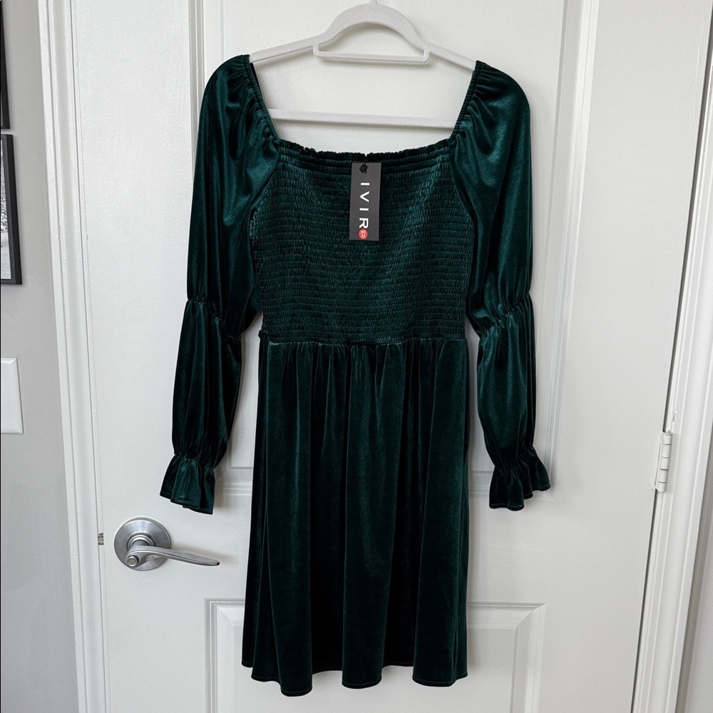 IVIR Green Velvet Smocked Long Sleeve Dress (NWT sz Medium) great Holiday Dress